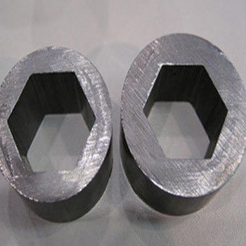 ท่อเหล็กหกเหลี่ยม 6-12 ม. เหล็กกล้าคาร์บอน Q345 Q235 2-30mm