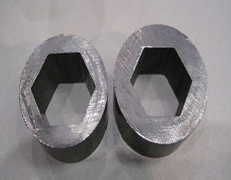 16MN Q345B ท่อเหล็กรูปร่างไม่มีรอยต่อท่อเหล็กหกเหลี่ยม Carbon Steel