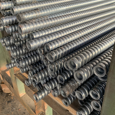 ราคาถูก 1-6 เมตรไม่มีรอยต่อ Hollow Anchor Bar Q235 Self Drilling Bolt Q345